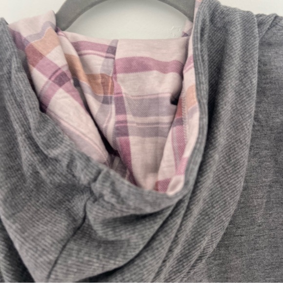 Maurice’s OX Gray Hoodie with Autumn/Fall - Picture 7 of 7